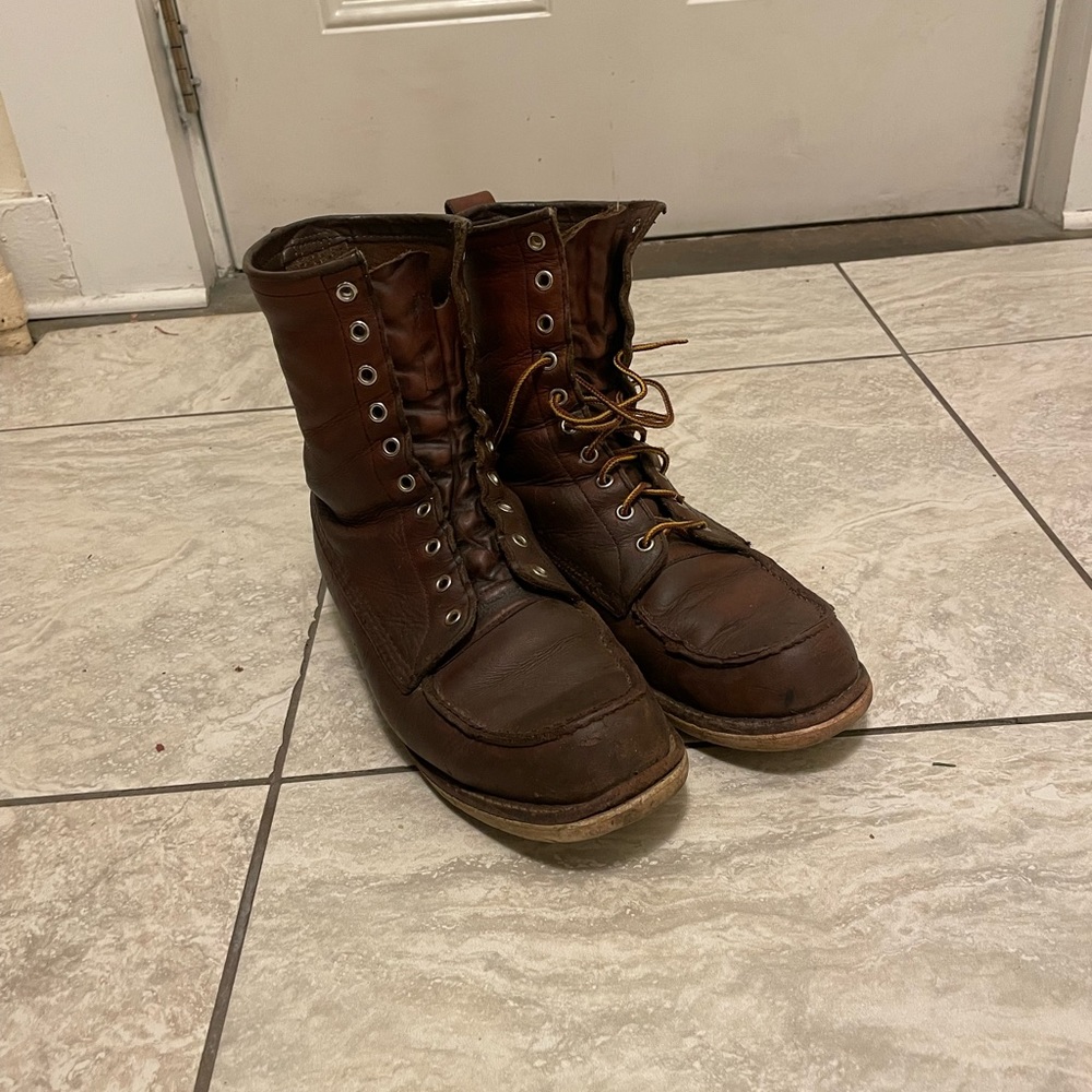 Men’s brown redwing high mic toe boots